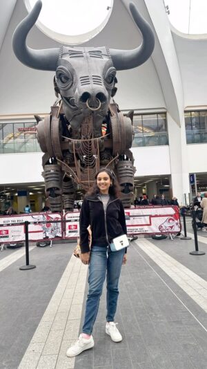 Kshitija Saxena Instagram - To Birmingham tales and UK 🇬🇧 diaries!!!
.
.
#birmingham #uk #viralvideos #trending #selflove #goodvibes #instagood #explore #me #funtime #shopping #reelkarofeelkaro #grandcentralstation #actor #vacation #streetstyle #bullringshoppingcentre #pet #bull #shitijasaxena #indiangirl #travelgram