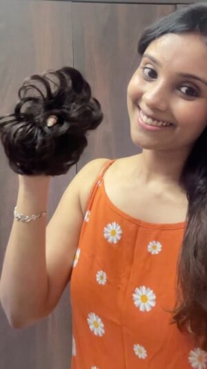 Kshitija Saxena Instagram - For frizzy hair days we have easy go to solution with @kshirohi messy human hair bun.
Easy to use, and most natural looking as it’s made from 100% human hair..
Do try, DM for orders!!
.
.
#reelkarofeelkaro #selflove #trending #humanhair #extensions #messybun #easy #viralvideos #goodvibes #indianwear #westernstyle #instagood #like #shitijasaxena #kshirohi