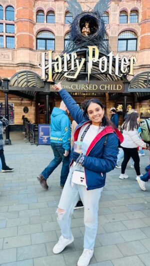 Kshitija Saxena Instagram - To all my childhood memories of magic and fantasies being @harrypotter fan then, now and forever….🇬🇧🧙♀️🪄✨🙇🏻♀️
#harrypotter #viralvideos #londondiaries #uk #wanderlust #treandingreels #goodvibes #me #fan #london #explore #streetstyle #theatre #magic #instagood #actor #harrypotterfan #shitijasaxena