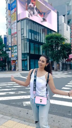 Kshitija Saxena Instagram - Tokyo Shinjuku diaries with this world famous 3D cat board. 🇯🇵 #japanlife
.
.
#tokyo #japan #viralvideos #trendingreels #cats #digital #crossroads #petlover #goodvibe #morning #shinjuku #travelling #reelkarofeelkaro #selflove #instagood #me #igers #actor #holidays #ootd #photoshoot #shitijasaxena