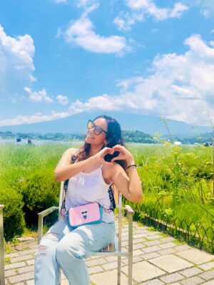 Kshitija Saxena Instagram - Mount Fuji, š» lake Kawaguchiko & me doing some touristy posing.
.
.
#japan #mountain #fuji #lake #naturlovers #japanstyle #naturalbeauty #trendingnow #viral #sunny #summervibes #beautifuldestinations #igers #instamood #selflove #travelphotography #nature #tourist #visitjapan #shitijasaxena