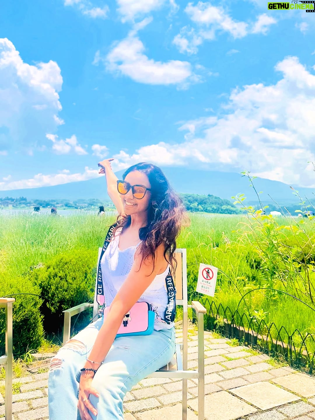 Kshitija Saxena - 120.5K Likes - Mount Fuji, 🗻 lake Kawaguchiko & me doing some touristy posing.
.
.
#japan #mountain #fuji #lake #naturlovers #japanstyle #naturalbeauty #trendingnow #viral #sunny #summervibes #beautifuldestinations #igers #instamood #selflove #travelphotography #nature #tourist #visitjapan #shitijasaxena