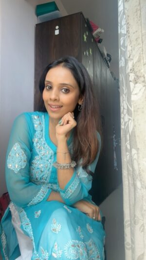 Kshitija Saxena Instagram - Coz its trending so am I 😉🙇🏻♀️
.
.
#reelkarofeelkaro #trendingreels #viralvideos #shitijasaxena #actorlife #instagood #likesforlike #choose #love #bollywood #yrf #recent4recent #instagood #instalike #beautiful #eyes #me #photooftheday #videoshoot