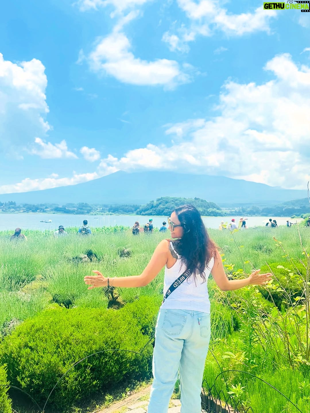 Kshitija Saxena - 120.5K Likes - Mount Fuji, 🗻 lake Kawaguchiko & me doing some touristy posing.
.
.
#japan #mountain #fuji #lake #naturlovers #japanstyle #naturalbeauty #trendingnow #viral #sunny #summervibes #beautifuldestinations #igers #instamood #selflove #travelphotography #nature #tourist #visitjapan #shitijasaxena