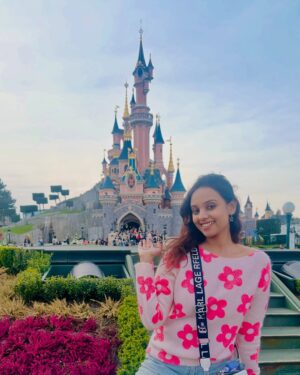 Kshitija Saxena Instagram - The Disney princess in me with the Disney castle behind. šš»āāļøš«š·
#disney #parĆs #disneyland #virelpost #disneyprincess #memories #vibes #ootd #pink #castle #france #elsa #frozen #aladdin #jasmine #cinderella #beautyandthebeast #moana #travelgram #happiness #goodvibesonly #beautifull #igers #nostalgia #likeforfollow #girlinme #shitijasaxena