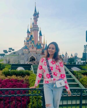 Kshitija Saxena Instagram - The Disney princess in me with the Disney castle behind. šš»āāļøš«š·
#disney #parĆs #disneyland #virelpost #disneyprincess #memories #vibes #ootd #pink #castle #france #elsa #frozen #aladdin #jasmine #cinderella #beautyandthebeast #moana #travelgram #happiness #goodvibesonly #beautifull #igers #nostalgia #likeforfollow #girlinme #shitijasaxena