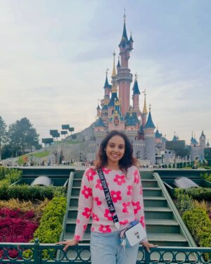 Kshitija Saxena Instagram - The Disney princess in me with the Disney castle behind. šš»āāļøš«š·
#disney #parĆs #disneyland #virelpost #disneyprincess #memories #vibes #ootd #pink #castle #france #elsa #frozen #aladdin #jasmine #cinderella #beautyandthebeast #moana #travelgram #happiness #goodvibesonly #beautifull #igers #nostalgia #likeforfollow #girlinme #shitijasaxena