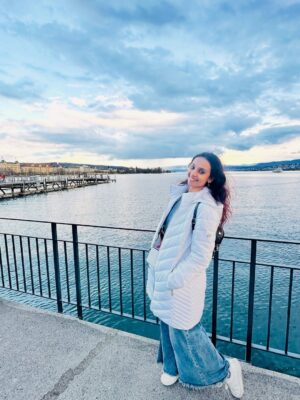 Kshitija Saxena Instagram - To the serene of alps and calmness of the lake, just one word Swiss beauty šØš
.
.
#switzerland #alps #zurich #lake #traveleurope #natureatitsbest #virelpost #trending #selflove #photooftheday #shitijasaxena