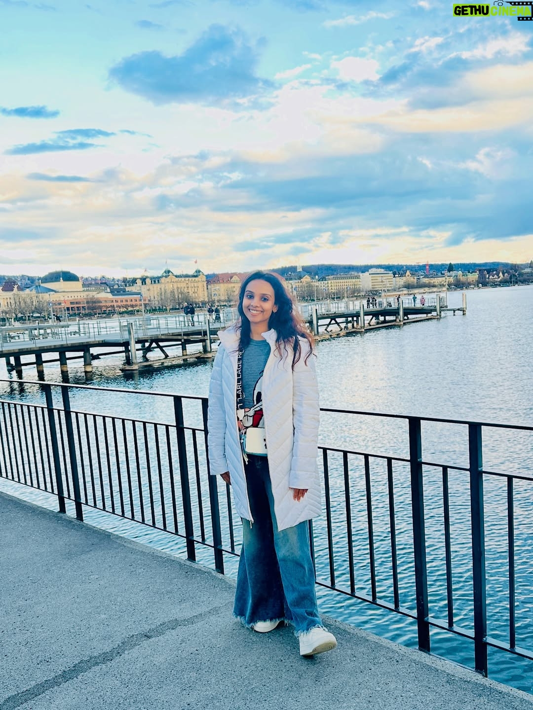 Kshitija Saxena - 106.9K Likes - To the serene of alps and calmness of the lake, just one word Swiss beauty 🇨🇭
.
.
#switzerland #alps #zurich #lake #traveleurope #natureatitsbest #virelpost #trending #selflove #photooftheday #shitijasaxena