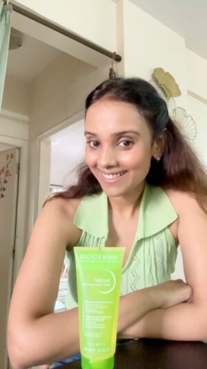 Kshitija Saxena Instagram - Monsoon ☔️demands extra skin care to avoid those unwanted acne and breakouts. Presenting @biodermaindia sebium gel moussant actif face wash dermatologist tested and highly recommended for monsoon’s. Contains salicylic acid and glycolic acid helps unclog pores, removing dirt and fighting those stubborn acne/ breakouts. Do try on my recommendation.
#reelkarofeelkaro #instagood #skincareroutine #beautybloggers #facewash #monsoon #everyday #cleansing #bioderma #viralvideos #trending #skinhealth #selflove #productphotography #nomakeup #fresh #naturalbeauty #collab #shitijasaxena #reelitfeelit