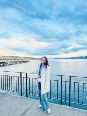 Kshitija Saxena Instagram - To the serene of alps and calmness of the lake, just one word Swiss beauty šØš
.
.
#switzerland #alps #zurich #lake #traveleurope #natureatitsbest #virelpost #trending #selflove #photooftheday #shitijasaxena