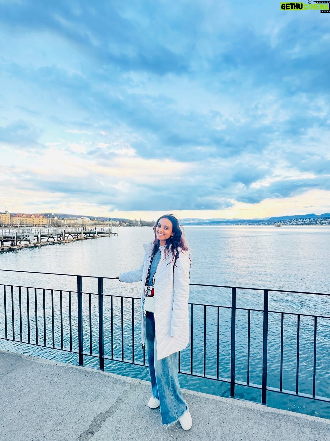 Kshitija Saxena - 106.9K Likes - To the serene of alps and calmness of the lake, just one word Swiss beauty 🇨🇭
.
.
#switzerland #alps #zurich #lake #traveleurope #natureatitsbest #virelpost #trending #selflove #photooftheday #shitijasaxena