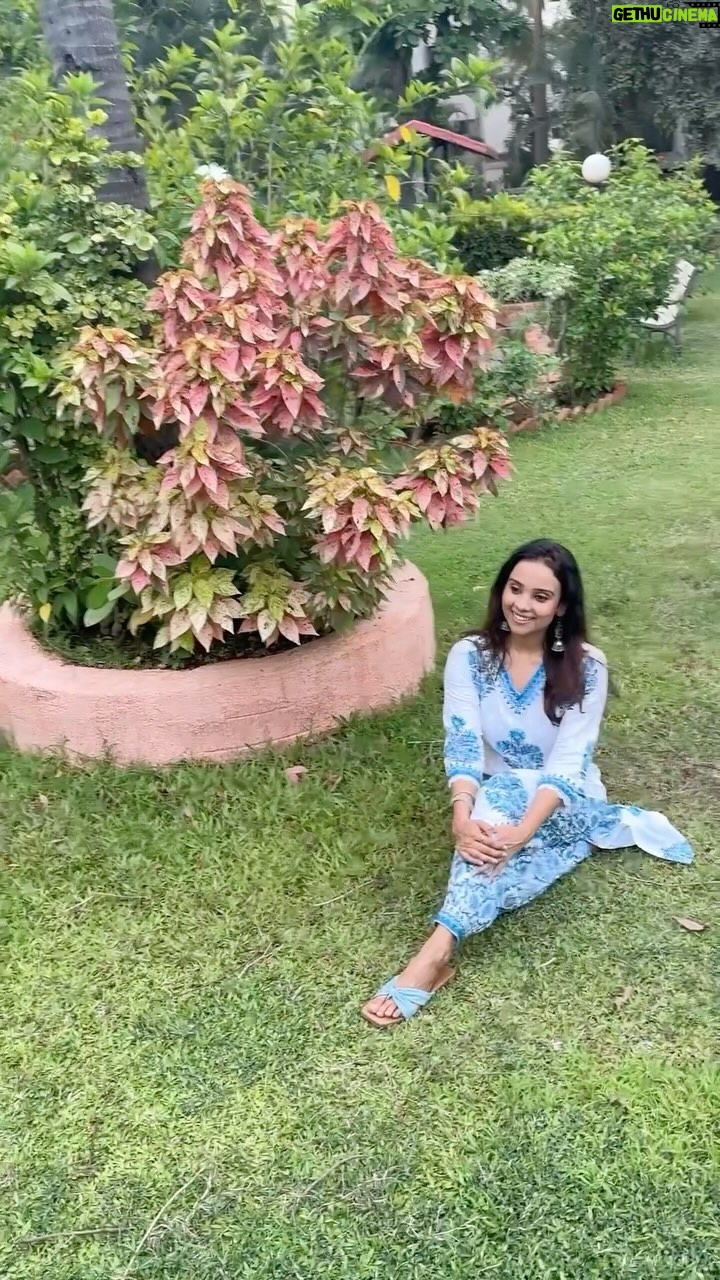Kshitija Saxena - 15.6K Likes - Monsoons 🌧️☔️❣️ makes me feel the vibe, more so when im comfortable in pure cotton outfit by @mysticmoda_official especially made for Indian weather and fits me perfectly. Do try and order now.
#reelvideo #indianwear #cottonkurti #traditional #explore #monsoon #mumbai #trendingsongs #viralvideos #likesforlike #actorslife #comfort #stylish #ethnicwear #ordernow #shitijasaxena #happy #june #blessed
PS @shilpiiroy26  thank you for shooting this 🙇🏻‍♀️