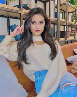 Kshitija Saxena Instagram - Comfort is the new sexy ā£ļøš„āØš§æš«¶š»šš»āāļø
.
.
.
Wearing @kshirohi hair extensions
#style #fashion #photoshoot #comfort #jeans #me #selflove #actress #outfitoftheday #photography #white #streetstyle #gratitude #viral #trending #explore #newme #june #birthdaymonth #casual #chic #shitijasaxena
