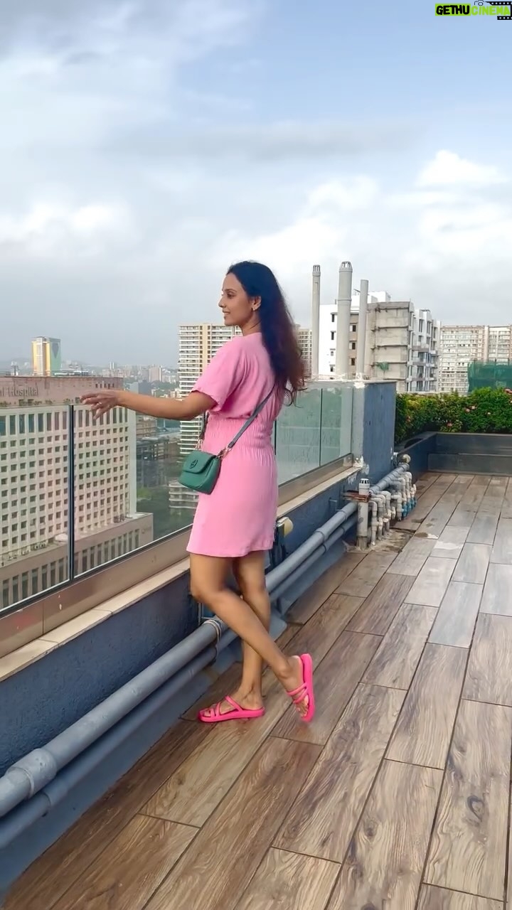 Kshitija Saxena - 84.8K Likes - #ad  @garnierindia 
NEW LAUNCH ALERT! 
Garnier vit C Serum Cleanser - Bright Skin in just one wash!
#garnierindia #garnierserumfacewash 
#viral #trendingreelsvideo #reelfeelit #selflove #monsoon #goodvibes #brightskin #reelkarofeelkaro #instagood #vitaminc #facewash #new #try #recommended #shitijasaxena 

 Did you try it yet? Comment for link!