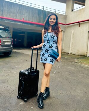 Kshitija Saxena Instagram - Life on the goā¦āļøšš»āāļøāØ
.
.
#instagood #picoftheday #bluedress #travel #girl #influencer #actor #entrepreneur #shitijasaxena #viral #trending #outfitoftheday #me #recent4recent #instalike #justme #kshitijasaxena #positivevibes #gratitude #casualstyle #candid #taylorswift #selflove