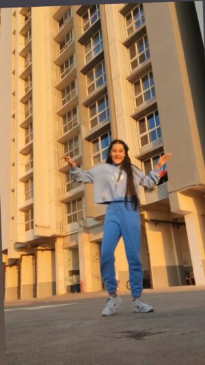 Kulfi Kumar Bajewala Instagram - 💃🏼