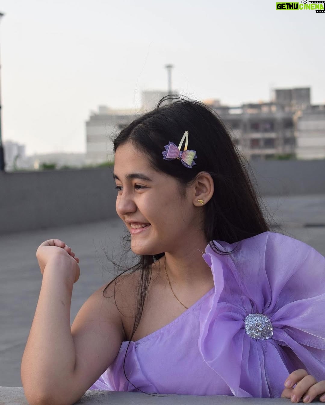 Kulfi Kumar Bajewala - 674 Likes - Photo dumpSaturday 💜🌸💖 

#saturday #vibes #aakritisharma #instagram #pose #explore