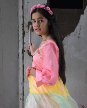 Kulfi Kumar Bajewala Instagram - Photo dumpSaturday 💜🌸💖 

#saturday #vibes #aakritisharma #instagram #pose #explore