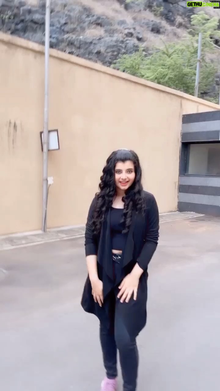 Kulfi Kumar Bajewala - 724 Likes - Relatable ?? Yes or No 
.
.
.
.

#myrasingh #truelove #ondemand #keepgoing #black #ootd