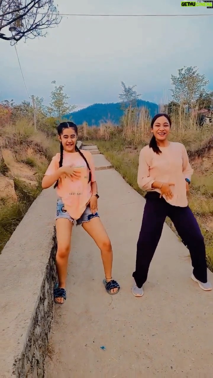 Kulfi Kumar Bajewala - 1.7K Likes - Chale jaise Hawaayen!!!