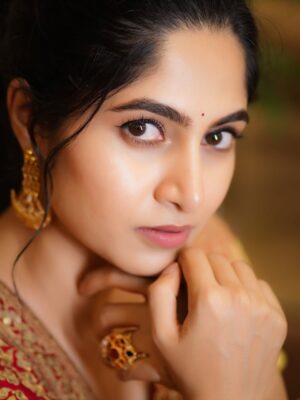 Kushee Ravi Instagram - 💛❤️
.
.
Pc @appus.click 
Stylist: @stylebyaishwarya 
Mua : @makeovers_by_shwethagowda 
Saree : @shalinidokaniaofficial 
Jewels : @chaandishop.in