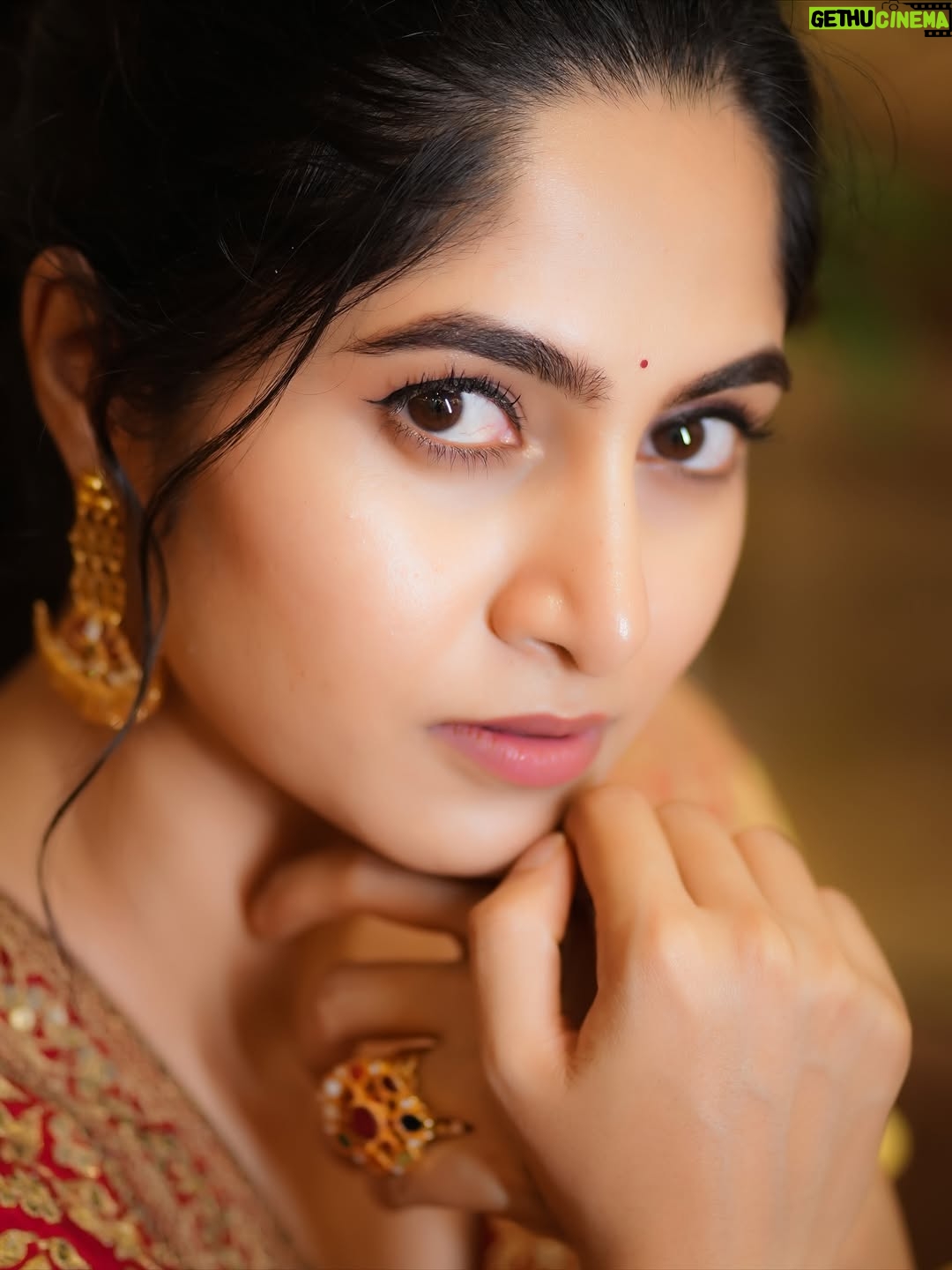 Kushee Ravi - 23.8K Likes - 💛❤️
.
.
Pc @appus.click 
Stylist: @stylebyaishwarya 
Mua : @makeovers_by_shwethagowda 
Saree : @shalinidokaniaofficial 
Jewels : @chaandishop.in