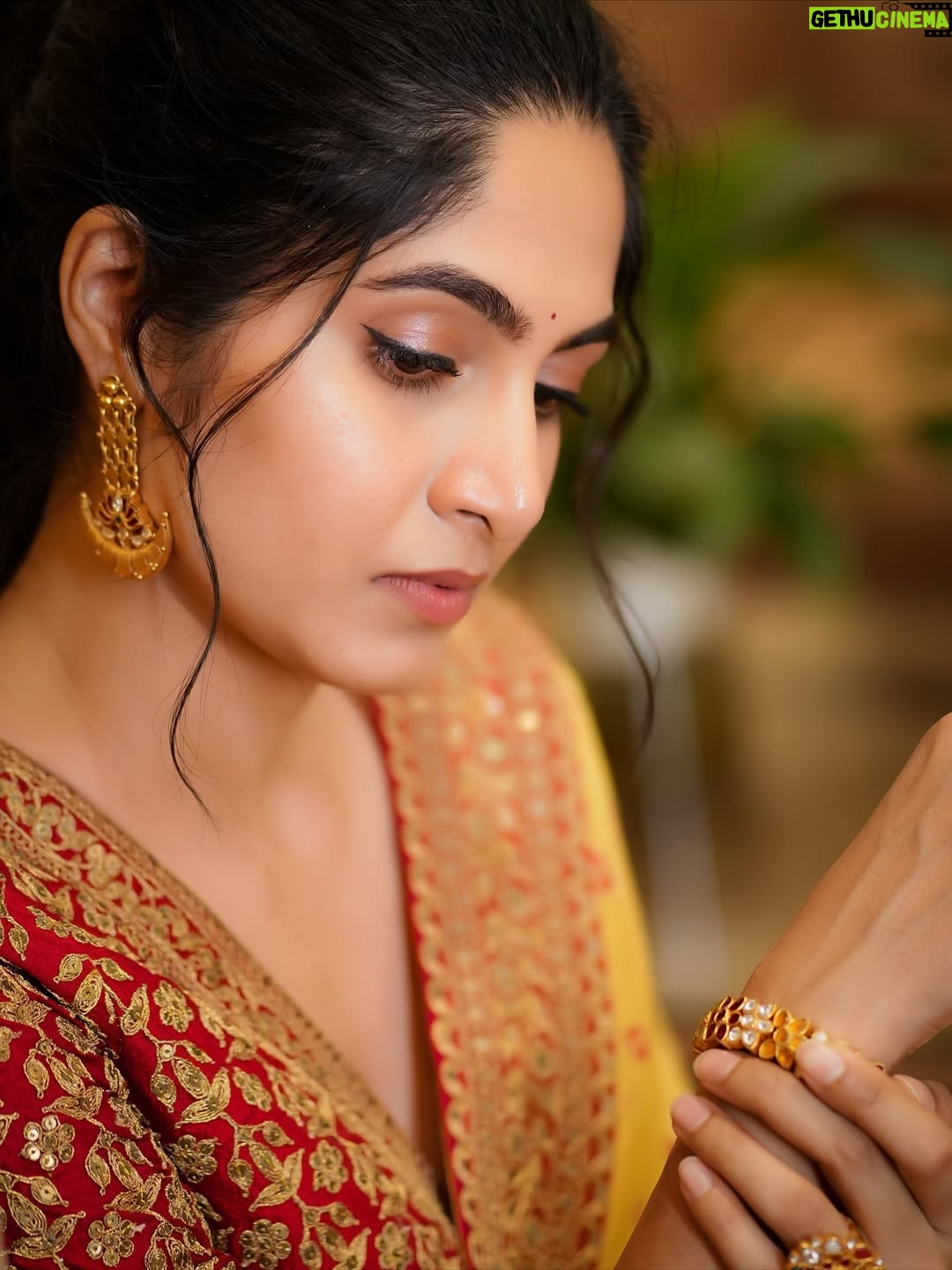 Kushee Ravi - 23.8K Likes - 💛❤️
.
.
Pc @appus.click 
Stylist: @stylebyaishwarya 
Mua : @makeovers_by_shwethagowda 
Saree : @shalinidokaniaofficial 
Jewels : @chaandishop.in
