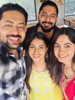 Kushee Ravi Instagram - What a vibe today with the S/O Muthanna team!👌❤️🧿
.
Watched the film with the entire cast. Loved the performances by @pranamdevaraj & @iamkusheeraviofficial & @_rangayana_raghu_official👏 It wad lovely to see housefull theatres. Congratulations to the entire team!
.
Making memories together & loving each one!🧿❤️