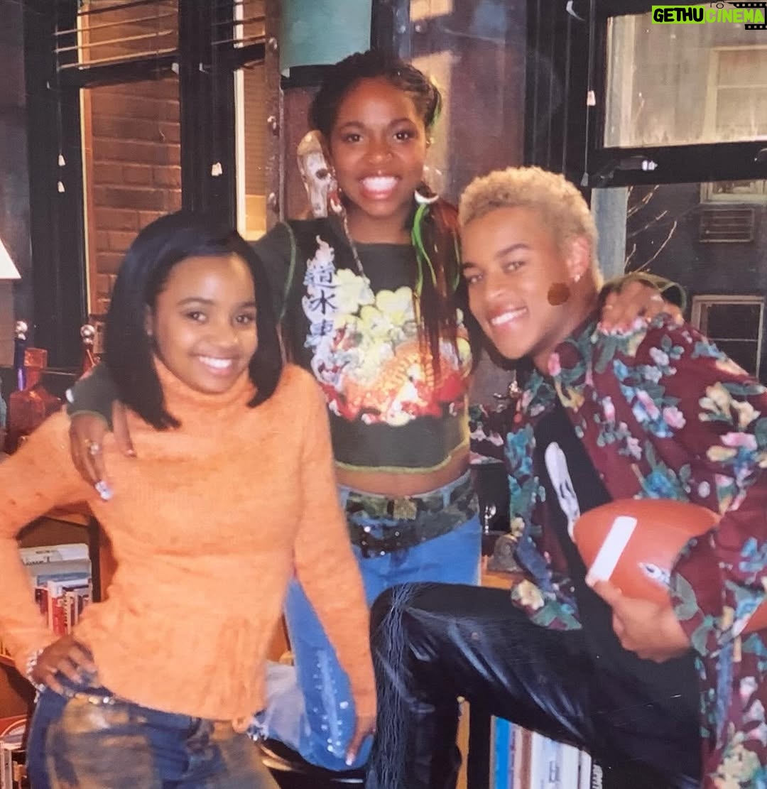 Kyla Pratt - 354.3K Likes - #OneonOne 
#Flashback
#Throwback
#BabyKP
#UPN
#nostalgia 

Nextel & my Skytel
You couldn’t tell me nothing! 😂
“Do Not come straight through on my chirp!” 😂

2001