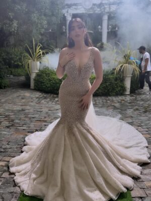 Kylie Padilla Instagram - Thank you to everyone that tuned in to our roller coaster ride of a show! Hope you had as much fun watching as we had making it!!!
ABANGAN NYO ANG FINALE NG MY FATHERS WIFE MAMAYANG 2:30pm sa GMA AFTERNOON PRIME. 💕
Thank you ate @iamsieglinde for always making Gina look beautiful 💕
Thank you @leoalmodal for this gorgeous gown for our finale.
Gina Rodriguez signing off ✍️
Till the next 🎬