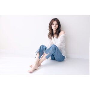 Kyoko Yoshine Instagram - この度初めてのカレンダーを発売させていただきます！
12月分のいろんな衣装、ヘアメイクでとっても楽しい撮影でした！
2026年、皆様の日常を少しでも彩ることができたら嬉しいです☺️
是非ゲットしてくださいねっ

そしてイベントも予定しています！楽しみ！
詳しくはまた！
よろしくお願いします！

https://www.wani.co.jp/event.php?id=8777

たぬも撮影に参加しました🦫♡
可愛かった.......♡(親バカ)