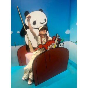 Kyoko Yoshine Instagram - 遅ればせながら！
2025年夏の三大楽しみの一つでした！
とにかく大興奮でした！！🐼🖤🤍
ありがとうございます！！！

#パンダコパンダ展