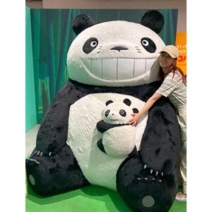 Kyoko Yoshine Instagram - 遅ればせながら！
2025年夏の三大楽しみの一つでした！
とにかく大興奮でした！！🐼🖤🤍
ありがとうございます！！！

#パンダコパンダ展
