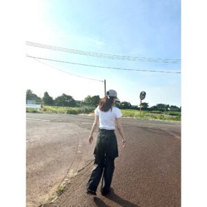 Kyoko Yoshine Instagram - 夏の思い出。

だいぶ時間が経ってしまっていますが、
今年の夏は人生初の長岡花火大会へ行ってきました。
素晴らしすぎてボロボロ泣きました...
見ることができて嬉しかったです😭✨
そんな場所で自分のナレーションが流れて
さらに感無量な夜でした。
みなさんが拍手してくれて嬉しかった☺️
素敵な機会をありがとうございました！

#長岡花火大会
#岩塚製菓 さん
#いつもありがとうございます !!!

大量のおかきを買って帰りました😂🫶