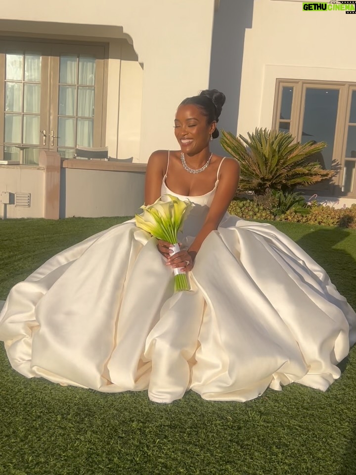 LaToya Tonodeo - 217.2K Likes - A few Moments ✨

It was an Unplugged ceremony (no phones/cameras during the ceremony) but I’m so grateful for the candid/bts moments that were captured