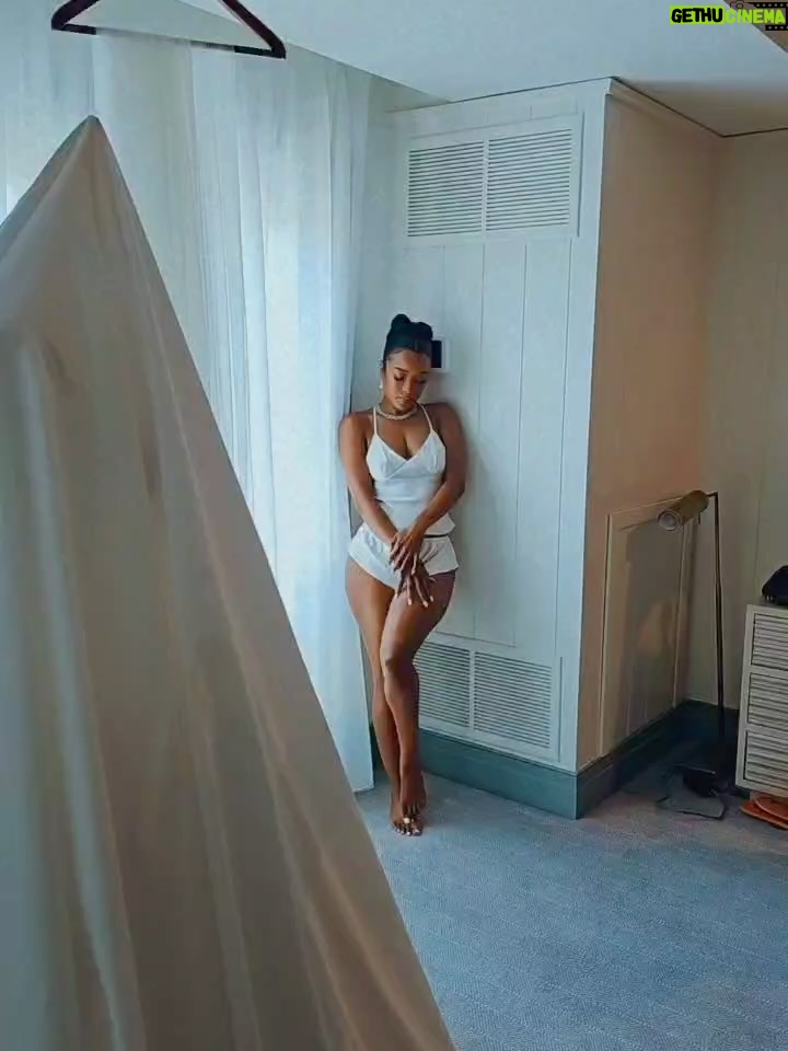 LaToya Tonodeo - 217.2K Likes - A few Moments ✨

It was an Unplugged ceremony (no phones/cameras during the ceremony) but I’m so grateful for the candid/bts moments that were captured