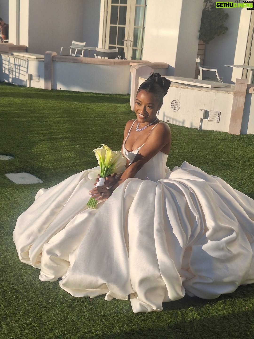 LaToya Tonodeo - 217.2K Likes - A few Moments ✨

It was an Unplugged ceremony (no phones/cameras during the ceremony) but I’m so grateful for the candid/bts moments that were captured