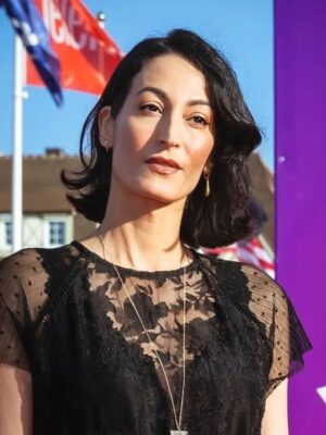 Laëtitia Eïdo Instagram - 🎉 1st Day! Thank you @festivaldedeauville @ahesbert @almogcohenpaz, Belen, Geoffrey for this amazing international movie program & much love to @henryolivierhair for the hair cut! and to @johnnollet @alexlagardere for the beautiful #hair, @elsalea at @christianlouboutin for these incredible shoes, @miriam_givon @twoneighbors for the dress, @paulette_a_bicyclette for the #ring, @lerajewels for the necklace & @lenormandy.barriere for hosting us! @galafr @saywho 🎥💥 And so nice meeting other beautiful artists like @arnaudvalois @aloisesauvage Bilalhassani LaetitiaDosch @florenceloiretcaille Charlottegabris, many more and my dear Ava_cahen, et enfin la reine @golfarahani ----> What do you think of this style? Let me know in the comments! 💋
Photos -> @_camilla.canalini_ & @francoisdurand_photography