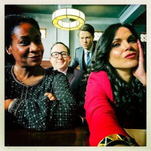 Lana Parrilla Instagram - I love these people… ✊❤️
Final episode of ‘The Rainmaker’ tonight on @usanetwork 💦📺
DON’T MISS IT! ✨