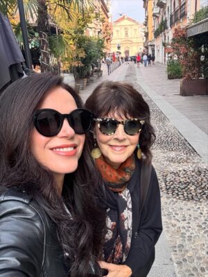 Lana Parrilla Instagram - Milano con la mia mamma e il mio fratello da un’altra mamma ❤️