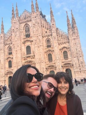 Lana Parrilla Instagram - Milano con la mia mamma e il mio fratello da un’altra mamma ❤️