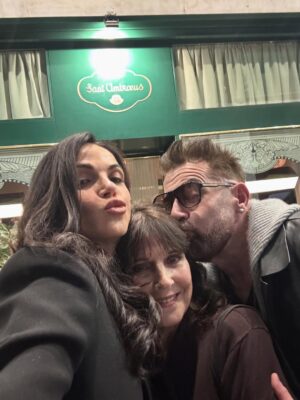 Lana Parrilla Instagram - Milano con la mia mamma e il mio fratello da un’altra mamma ❤️