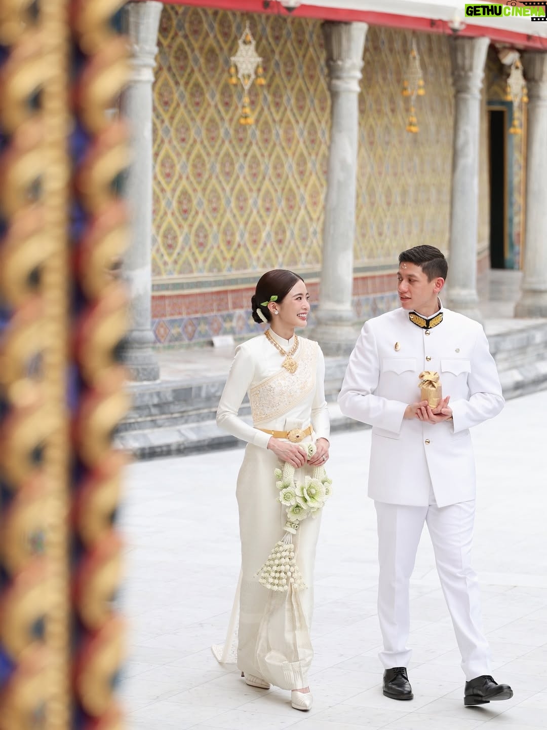 Lapassalan Jiravechsoontornkul - 157.6K Likes - นานน๊านนทีใส่ชุดไทย ดูเรียบร้อยไหมละ😂🤣💘
Make up & Hair : @puffpoy @teethory 
Dress : @milanweddingbkk 💞
📷: @wasuwat29