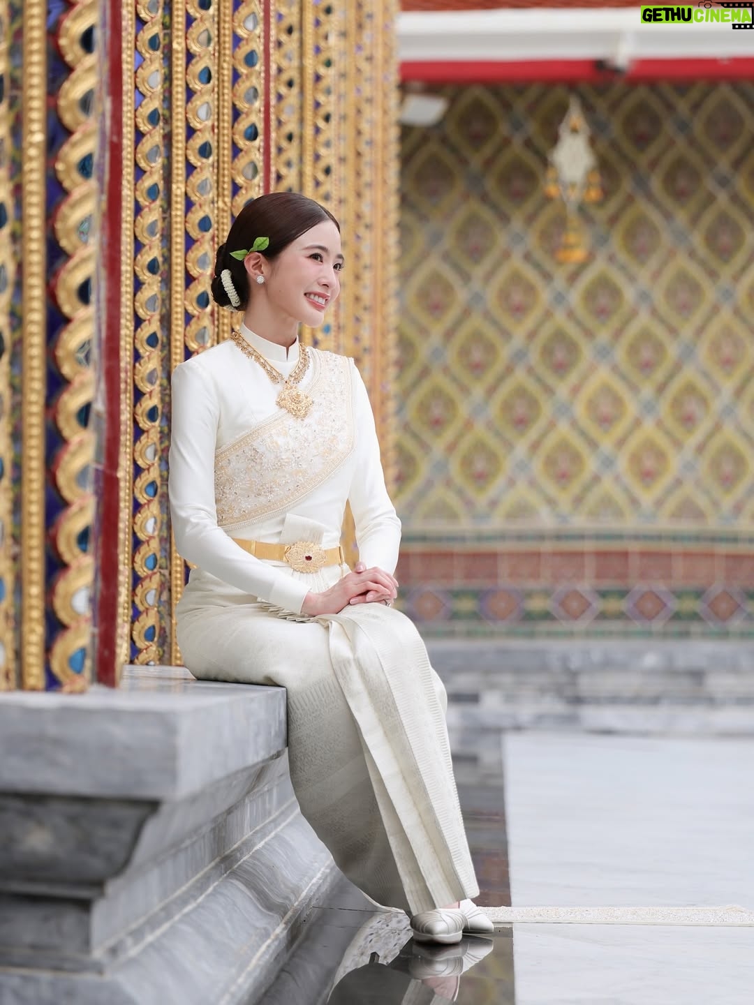 Lapassalan Jiravechsoontornkul - 157.6K Likes - นานน๊านนทีใส่ชุดไทย ดูเรียบร้อยไหมละ😂🤣💘
Make up & Hair : @puffpoy @teethory 
Dress : @milanweddingbkk 💞
📷: @wasuwat29
