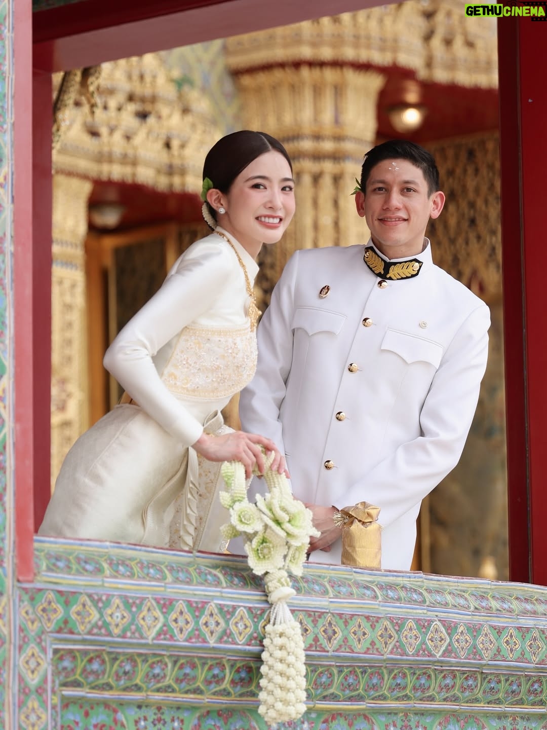Lapassalan Jiravechsoontornkul - 157.6K Likes - นานน๊านนทีใส่ชุดไทย ดูเรียบร้อยไหมละ😂🤣💘
Make up & Hair : @puffpoy @teethory 
Dress : @milanweddingbkk 💞
📷: @wasuwat29