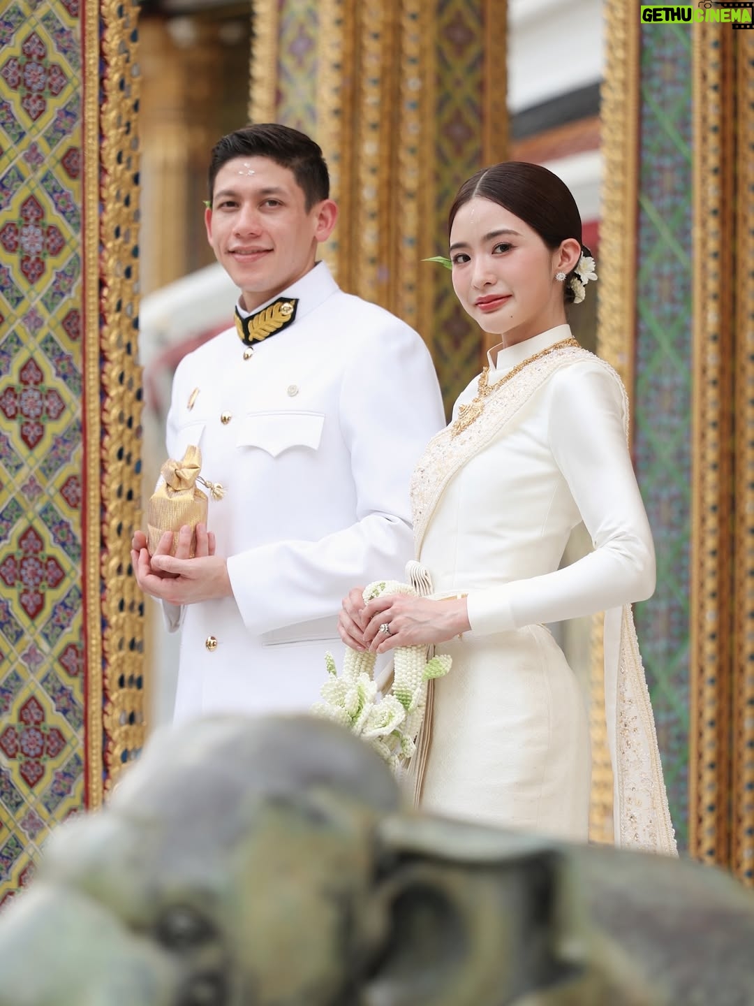 Lapassalan Jiravechsoontornkul - 157.6K Likes - นานน๊านนทีใส่ชุดไทย ดูเรียบร้อยไหมละ😂🤣💘
Make up & Hair : @puffpoy @teethory 
Dress : @milanweddingbkk 💞
📷: @wasuwat29