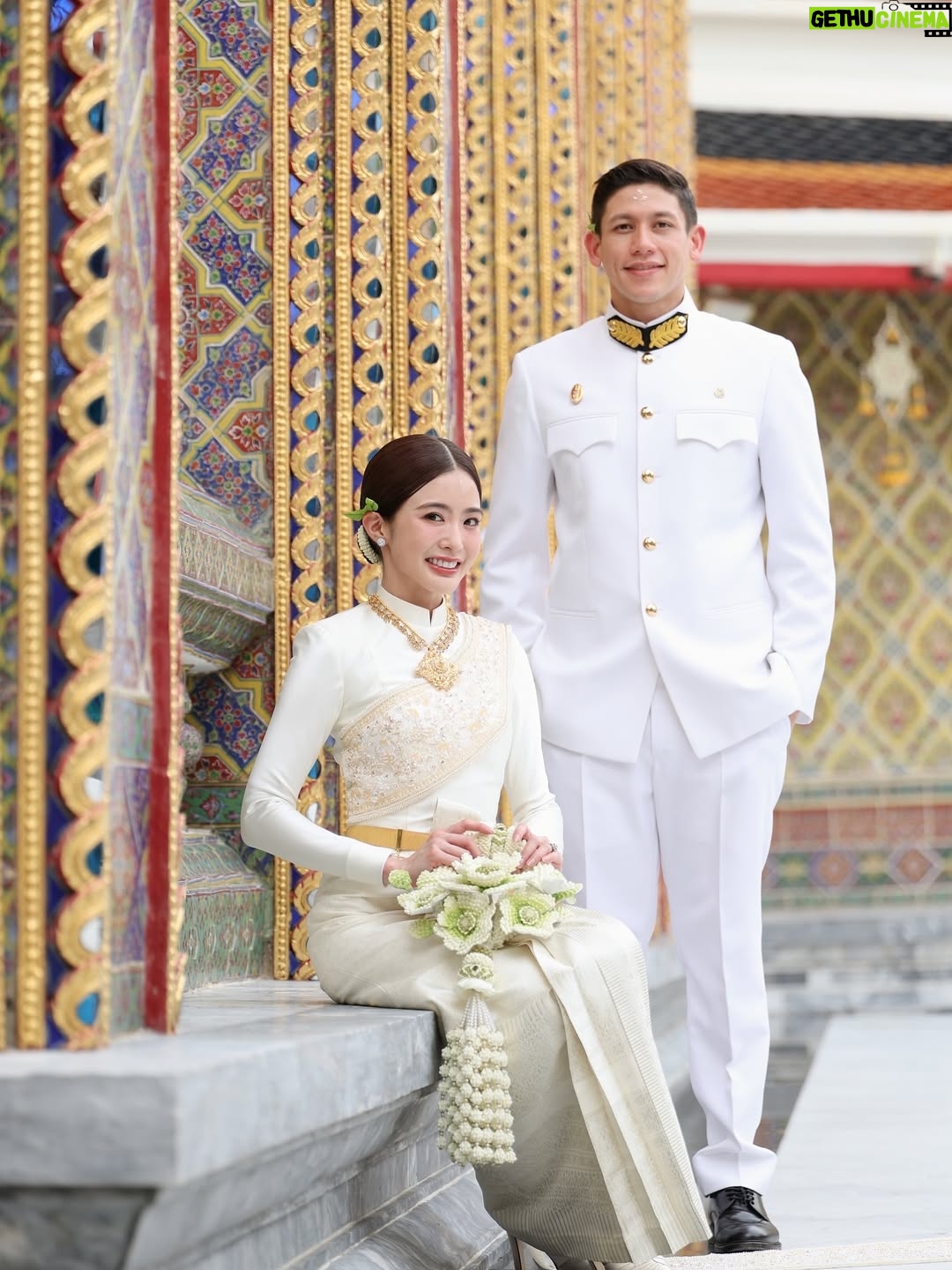 Lapassalan Jiravechsoontornkul - 157.6K Likes - นานน๊านนทีใส่ชุดไทย ดูเรียบร้อยไหมละ😂🤣💘
Make up & Hair : @puffpoy @teethory 
Dress : @milanweddingbkk 💞
📷: @wasuwat29