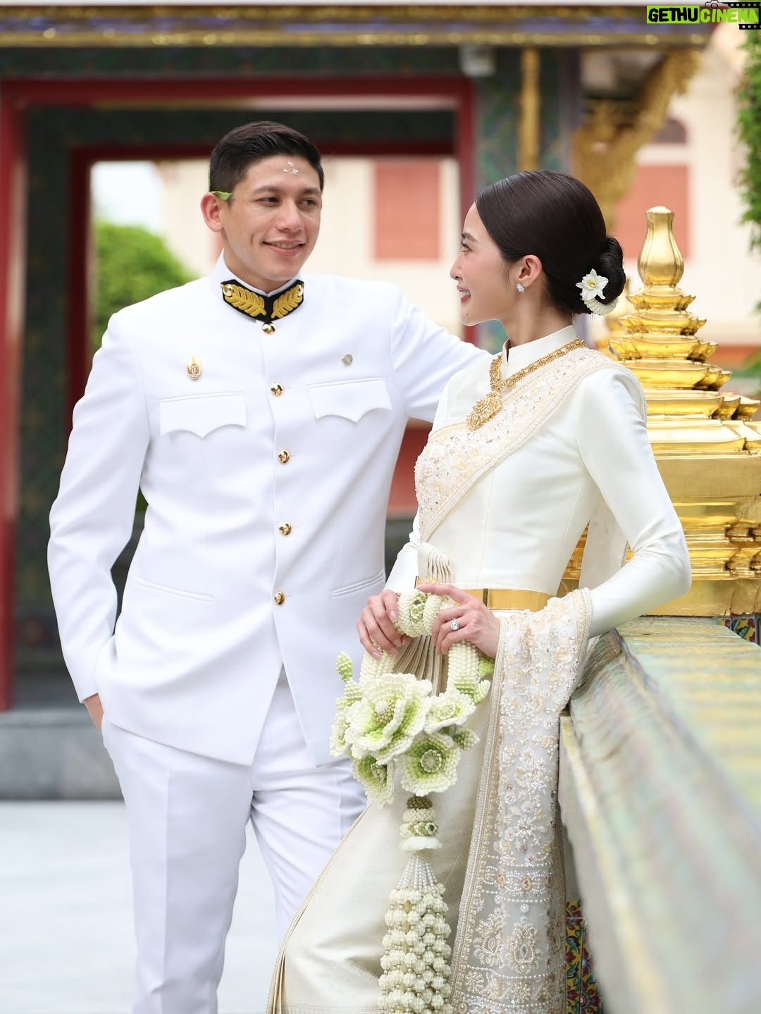 Lapassalan Jiravechsoontornkul - 157.6K Likes - นานน๊านนทีใส่ชุดไทย ดูเรียบร้อยไหมละ😂🤣💘
Make up & Hair : @puffpoy @teethory 
Dress : @milanweddingbkk 💞
📷: @wasuwat29