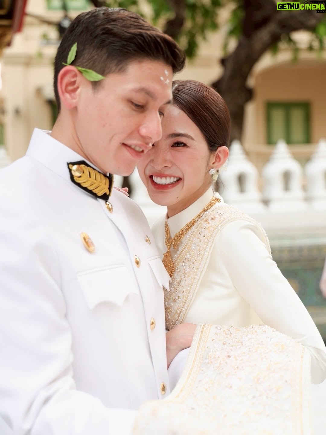 Lapassalan Jiravechsoontornkul - 157.6K Likes - นานน๊านนทีใส่ชุดไทย ดูเรียบร้อยไหมละ😂🤣💘
Make up & Hair : @puffpoy @teethory 
Dress : @milanweddingbkk 💞
📷: @wasuwat29